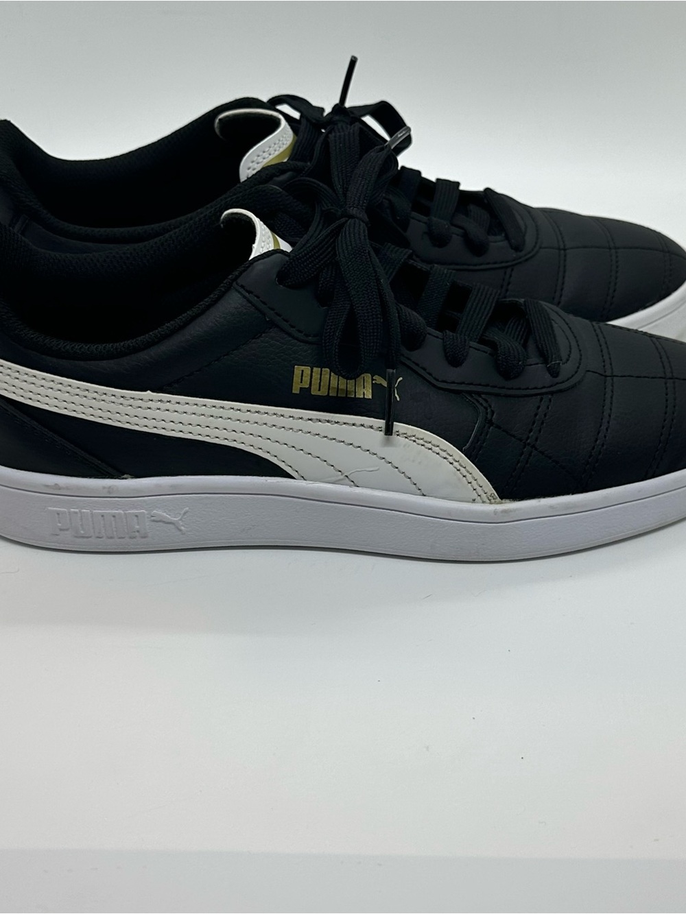 Puma Smash V2 Black & White Sneakers Women’s Size 8.5